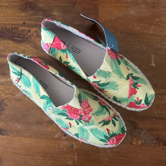 Tom’s‎ Classic Floral Espadrille Slip-On Shoes Hawaiian Yellow Hibiscus 9 NWT - Picture 1 of 8